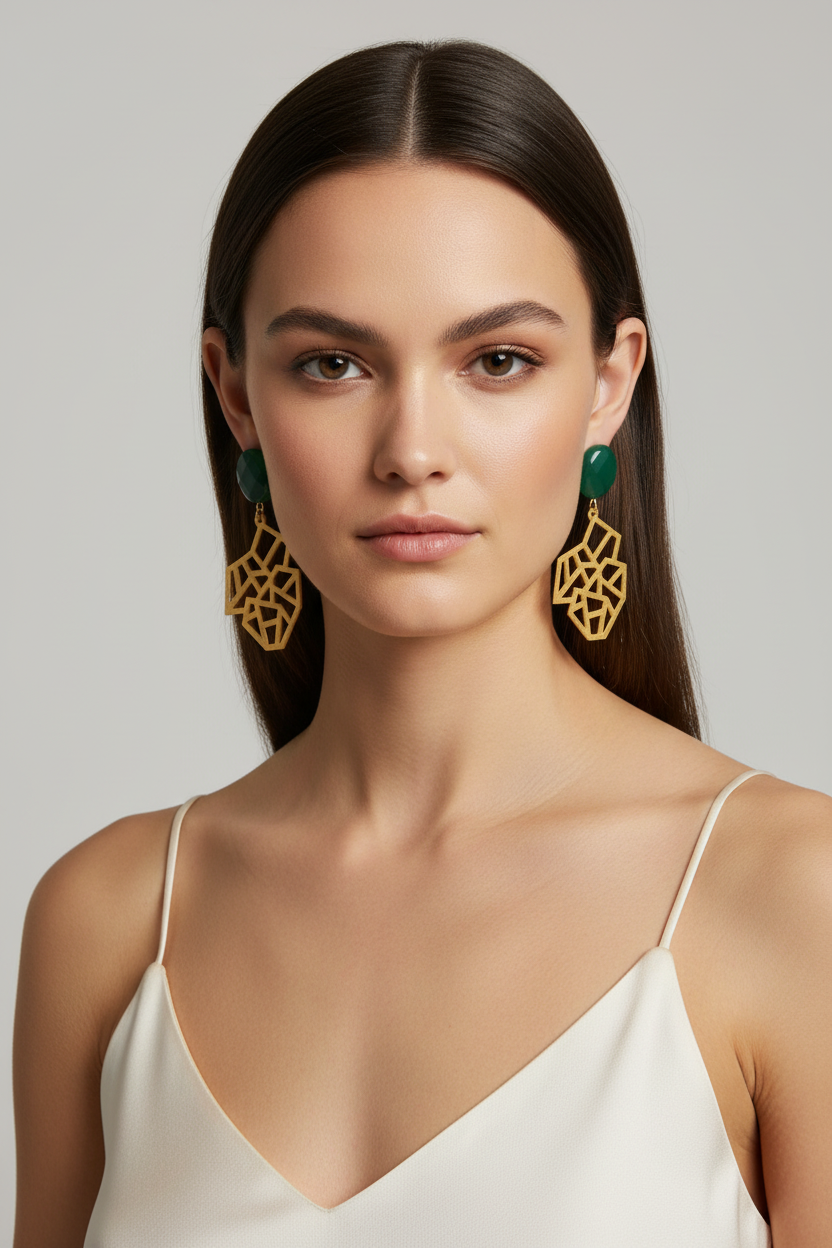 Firefly_Gemini Flash_Place the provided accessory product from Nadine Gems on a professional female fashio 321800