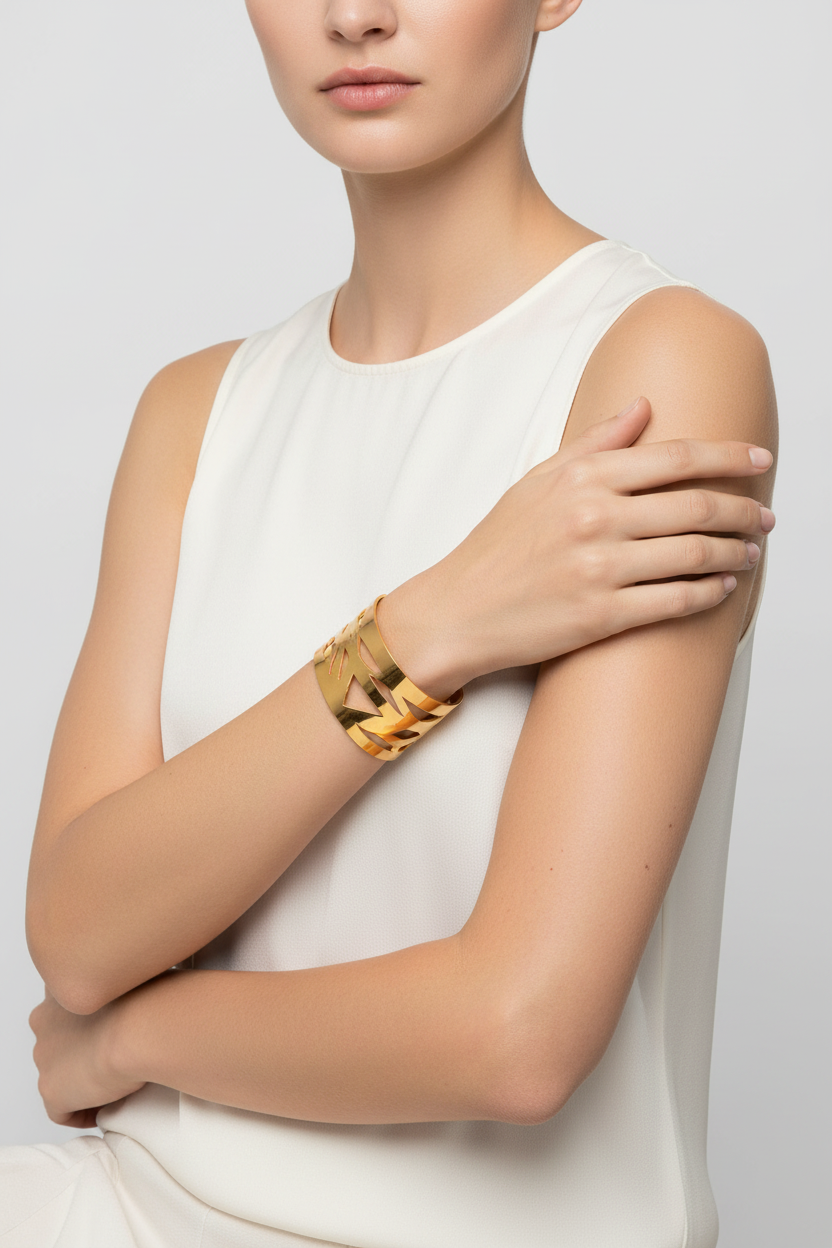 Firefly_Gemini Flash_Place the provided accessory product from Nadine Gems on a professional female fashio 605804